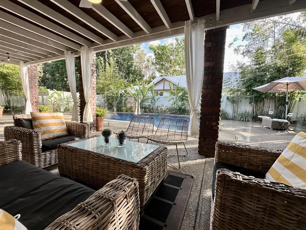 Conifer - Your Private Resort Pool Retreat Gold Coast Lejlighed